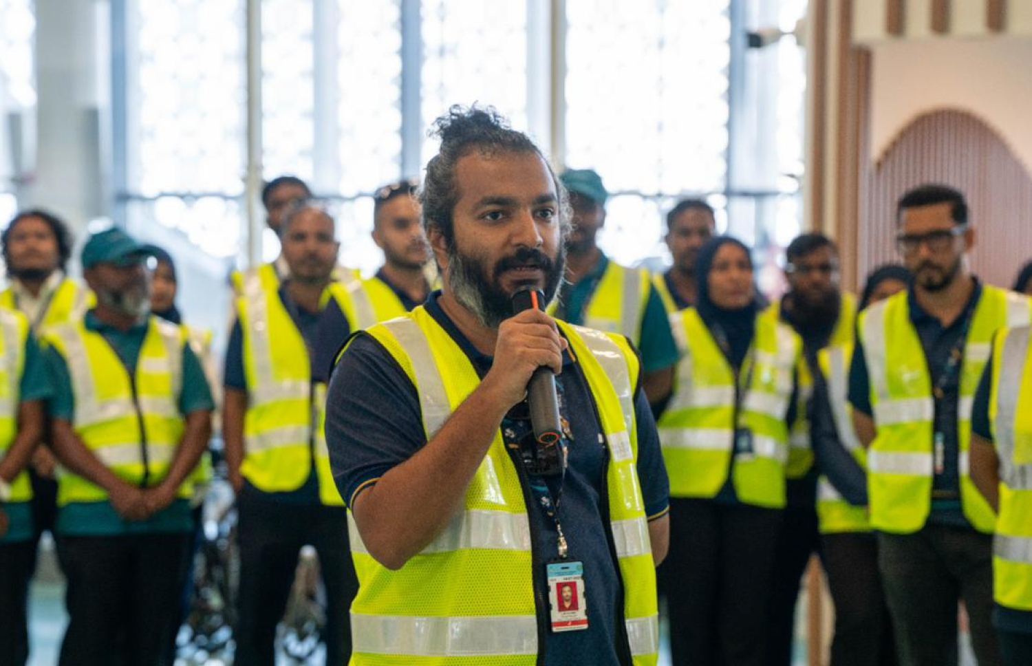 އާ ޓާމިނަލްގެ އޮޕަރޭޝަން ފެށުމުގެ ތައްޔާރީތަކުގައި ހަރަކާތްތެރިވާ އެމްއޭސީއެލްގެ މުވައްޒަފެއް.---ފޮޓޯ: އެމްއޭސީއެލް