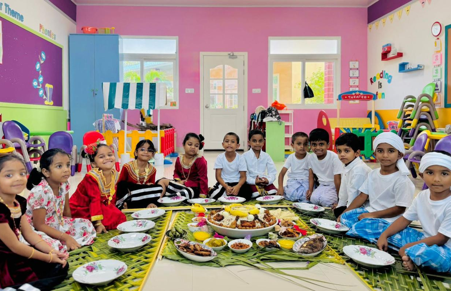 ހިރާ ސްކޫލުގެ ދަރިވަރުންތަކެއް، ދިވެހި ކެއުމަކަށް ތައްޔާރުވެގެން.-- ފޮޓޯ: ސްކޫލް