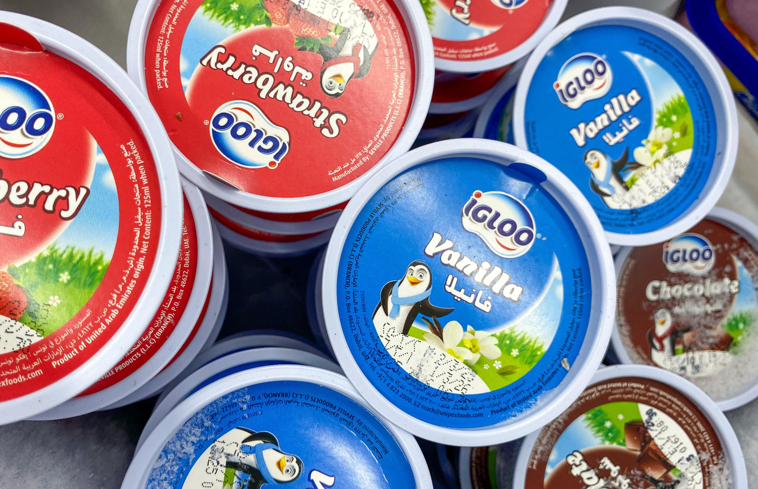 އެމްއެޗްއޭގައި ވިއްކާ އިގްލޫ އައިސްކްރީމުގެ ކުޑަ ތަށިތަކެއް. -- ފޮޓޯ: ފަޔާޒް މޫސާ | މިހާރު