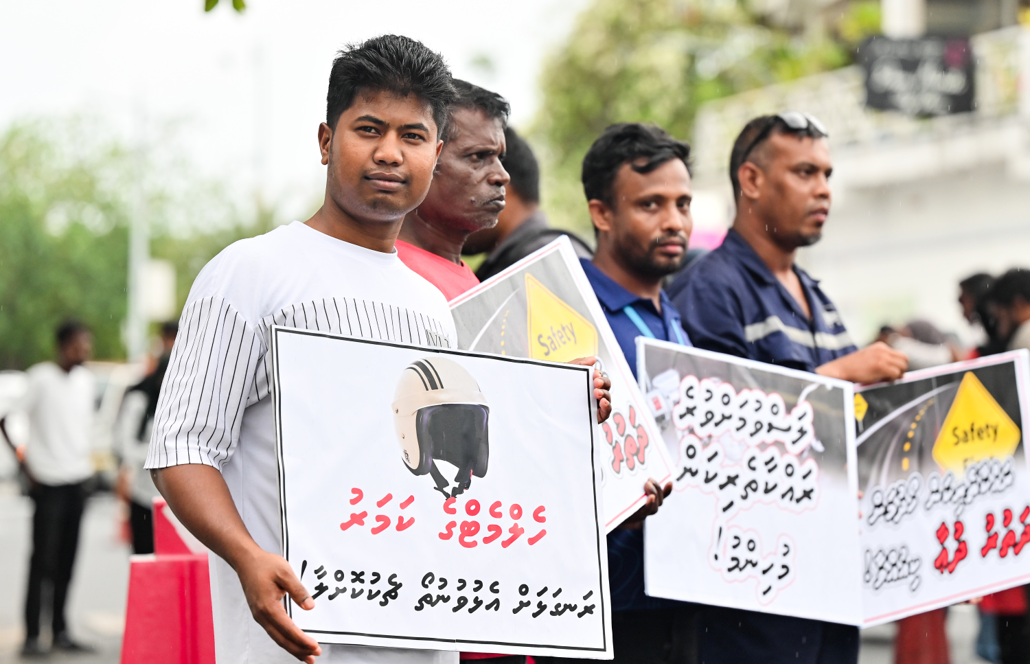 މާލޭގައި ހިނގަމުންދާ ނުރައްކާތެރި އެކްސިޑެންޓްތަކާ ގުޅޭގޮތުން އާންމު ރައްޔިތުން ހޭލުންތެރިކުރުމަށްޓަކައި ޓްރެފިކް ޕޮލިސް ޑިޕާޓްމަންޓުގެ ފަރާތުން މިއަދު މާލޭގައި ހިންގި ސިނާރިއޯ ބޭސްޑް އެކްސައިޒް. ..-- ފޮޓޯ: ނިޝާން އަލީ | މިހާރު