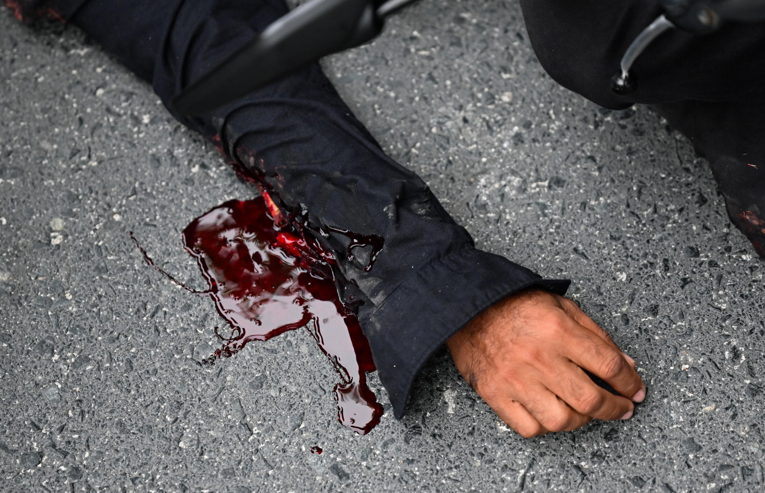 މާލޭގައި ހިނގަމުންދާ ނުރައްކާތެރި އެކްސިޑެންޓްތަކާ ގުޅޭގޮތުން އާންމު ރައްޔިތުން ހޭލުންތެރިކުރުމަށްޓަކައި ޓްރެފިކް ޕޮލިސް ޑިޕާޓްމަންޓުގެ ފަރާތުން މިއަދު މާލޭގައި ހިންގި ސިނާރިއޯ ބޭސްޑް އެކްސައިޒް. ..-- ފޮޓޯ: ނިޝާން އަލީ | މިހާރު