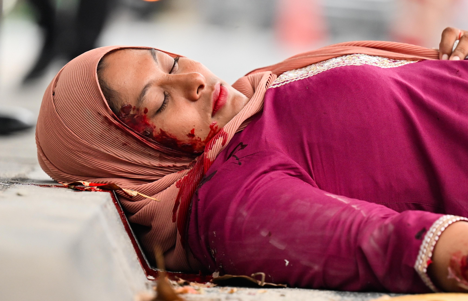 މާލޭގައި ހިނގަމުންދާ ނުރައްކާތެރި އެކްސިޑެންޓްތަކާ ގުޅޭގޮތުން އާންމު ރައްޔިތުން ހޭލުންތެރިކުރުމަށްޓަކައި ޓްރެފިކް ޕޮލިސް ޑިޕާޓްމަންޓުގެ ފަރާތުން މިއަދު މާލޭގައި ހިންގި ސިނާރިއޯ ބޭސްޑް އެކްސައިޒް. ..-- ފޮޓޯ: ނިޝާން އަލީ | މިހާރު