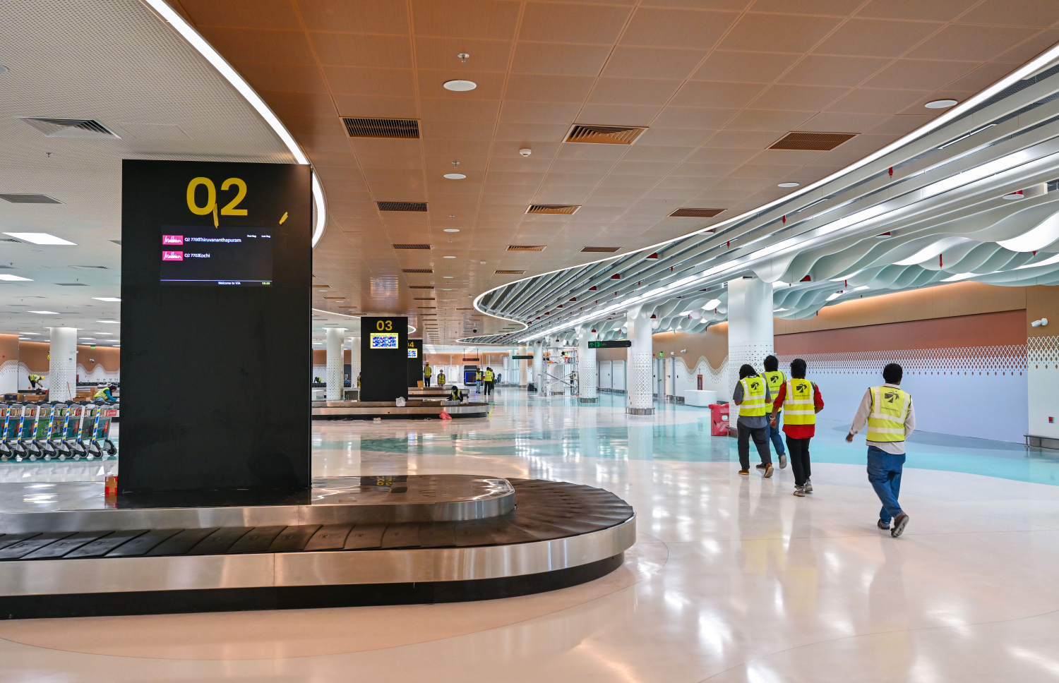 ވެލާނާ އިންޓަނޭޝަނަލް އެއާޕޯޓުގެ އާ ޓާމިނަލްގައި ގާއިމްކުރި ބެގޭޖް ކްލެއިމް ބެލްޓުތައް: ޖުމުލަ ފަސް ބެގޭޖް ކްލެއިމް ބެލްޓުގެ ހިދުމަތް ލިބިގެން ދާނެ.--- ފޮޓޯ: ފަޔާޒު މޫސާ | މިހާރު