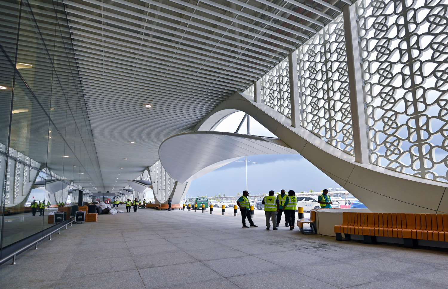 ވެލާނާ އިންޓަނޭޝަނަލް އެއާޕޯޓުން ފުރަން ދާ މީހުން އާ ޓާމިނަލަށް ވަންނާނީ މި ސަރަހައްދުން.---ފޮޓޯ: ފަޔާޒު މޫސާ| މިހާރު