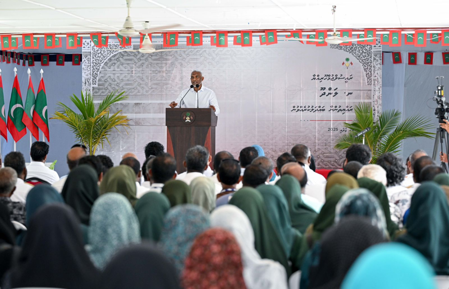 ލަންދޫގައި ބޭއްވި ޖަލްސާގައި ރައީސް ޑރ. މުއިއްޒު ވާހަކަފުޅުދައްކަވަނީ.-- ފޮޓޯ: ރައީސް އޮފީސް