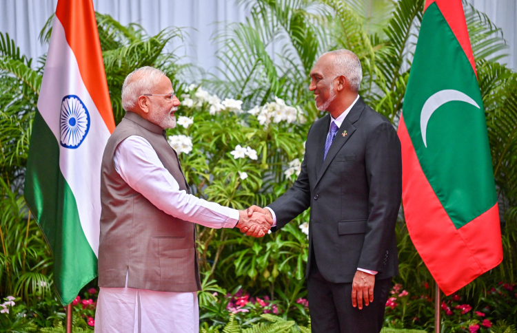 India ah dhakkan jehey 400 Million dollar dhakkaifi, ithuru 319 million dollar Raajje ah dheny