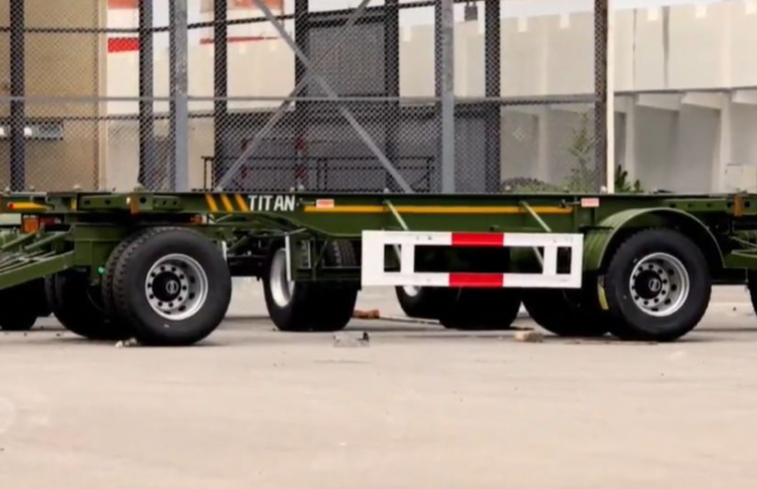 އިންޑިއާއިން ރާއްޖެއަށް ހަދިޔާކުރި ބައެއް ވެހިކަލް.