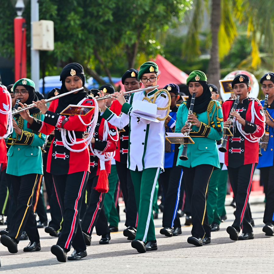 މިނިވަން ދުވަސް ފާހަގަކުރަން ޖުމްހޫރީ މައިދާނުގައި ބޭއްވި ހަރަކާތުގައި ބޭންޑަކުން ބައިވެރިވަނީ.-- ފޮޓޯ: ނިޝާން އަލީ/ މިހާރު