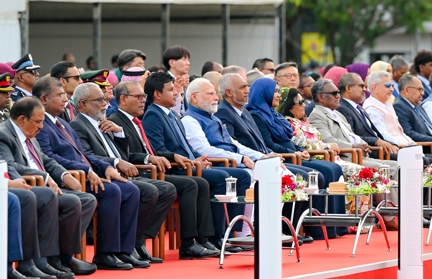 މިނިވަން ދުވަސް ފާހަގަކުރަން ޖުމްހޫރީ މައިދާނުގައި ބޭޢްވި ހަރަކާތްތައް ރައީސް މުއިއްޒާއި އެ މަނިކުފާނުގެ އަނބިކަނބަލުން ސާޖިދާ އަދި އިންޑިއާގެ ބޮޑުވަޒީރު މޯދީ މިއަދު ބައްލަވާލައްވަނީ.-- ފޮޓޯ: ނިޝާން އަލީ/ މިހާރު