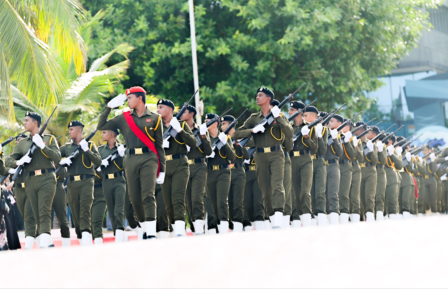 ރާއްޖޭގެ މިނިވަންކަމަށް 60 އަހަރު ފުރުމުގެ މުނާސަބަތުގައި ޖުމްހޫރީ މައިދާނުގައި މިއަދު ހަވީރު ބޭއްވި ޕެރޭޑުގައި ބައިވެރިވި ސްކޫލްތަކުގެ ކުދިންތަކެއް.---ފޮޓޯ: ފަޔާޒު މޫސާ| މިހާރު