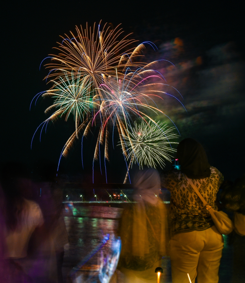 ވެލާނާ އިންޓަނޭޝަނަލް އެއާޕޯޓުގެ އާ ޓާމިނަލް ހުޅުވުމުގެ އުފަލުގައި އެއާޕޯޓް ކައިރީގައި މިރޭ ހަވާ އަރުވަނީ.---ފޮޓޯ: ނިޝާން އަލީ| މިހާރު