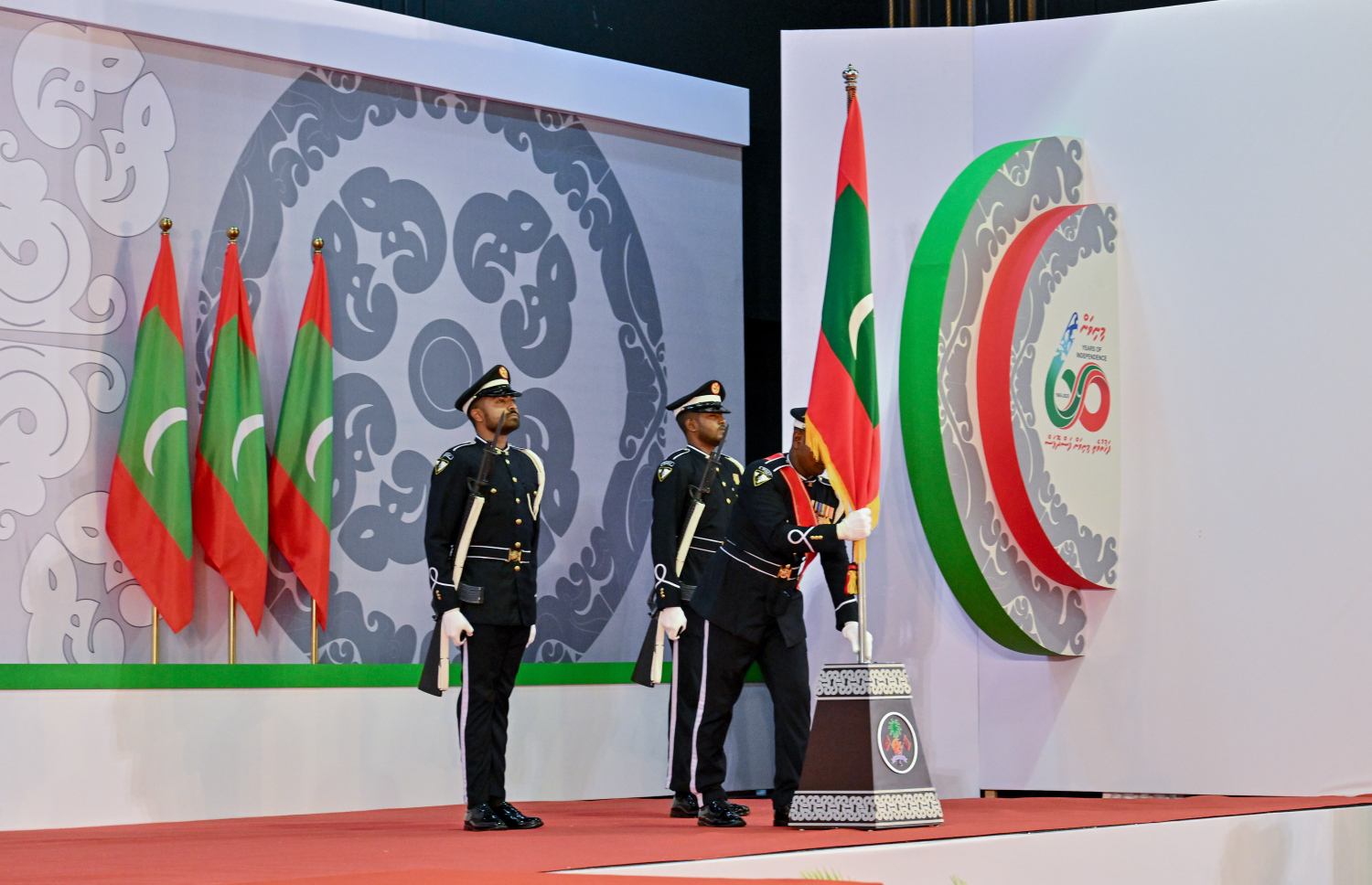 ރާއްޖޭގެ 60 ވަނަ މިނިވަން ދުވަހުގެ މުނާސަބަތުގައި ސޯޝަލް ސެންޓަރުގައި ބޭއްވި ރަސްމީ ޖަލްސާ .-- ފޮޓޯ: ރައީސް އޮފީސް