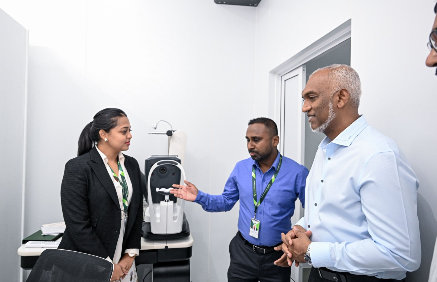 އައިޖީއެމްއެޗުގައި ހުޅުވި އައިނު ފިހާރަ ރައީސް ޑރ. މުހައްމަދު މުއިއްޒު ބައްލަވާލައްވަނީ.-- ފޮޓޯ: ރައީސް އޮފީސް