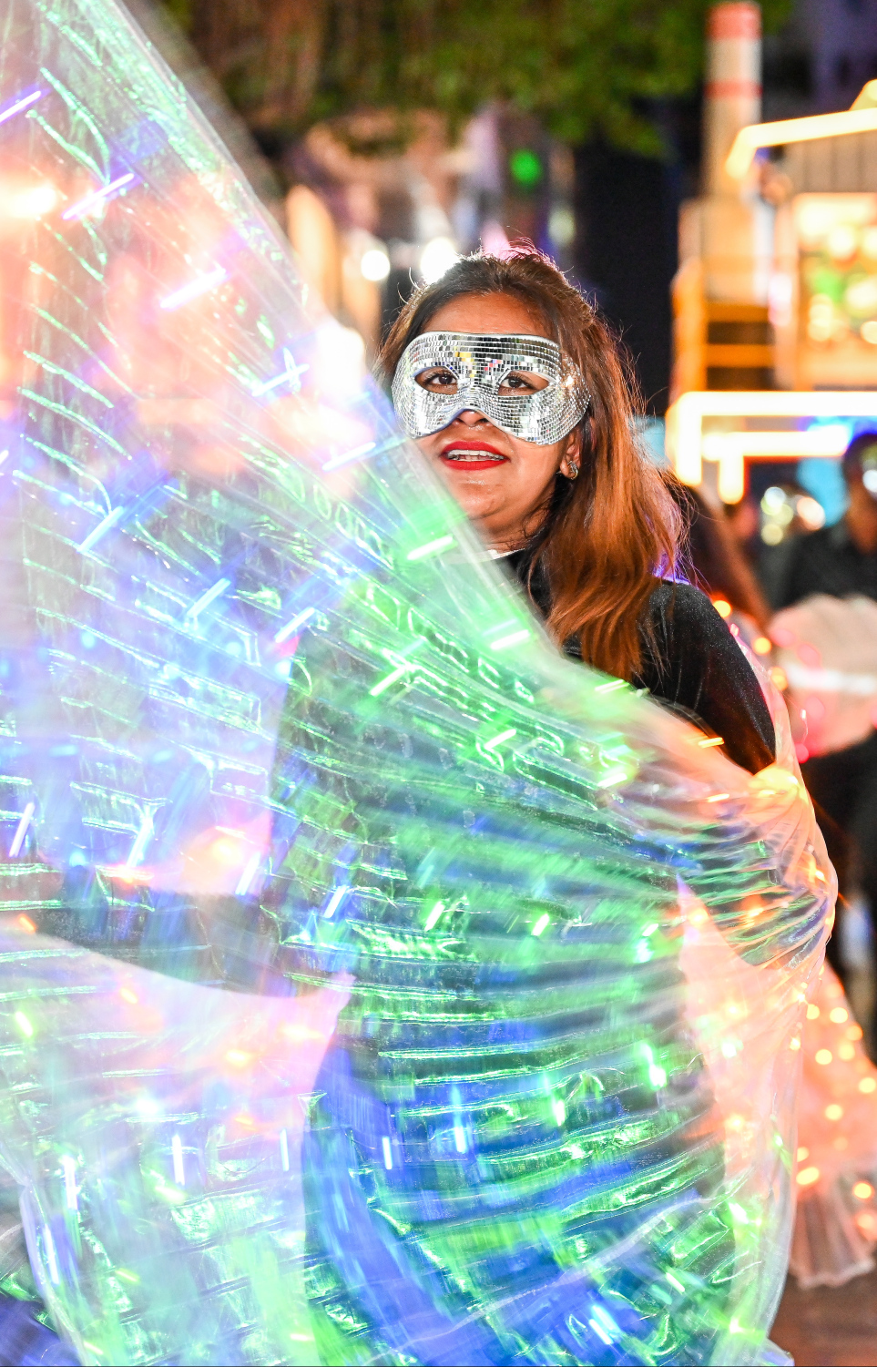 މި އަހަރުގެ މިނިވަން ދުވަހުގެ މުނާސަބަތުގައި ބޭއްވި ފުޅަނދުބުރުގައި ބައިވެރިވި ޒުވާނަކު ހިނގާފައި ދަނީ.--- ފޮޓޯ: ފަޔާޒު މޫސާ | މިހާރު