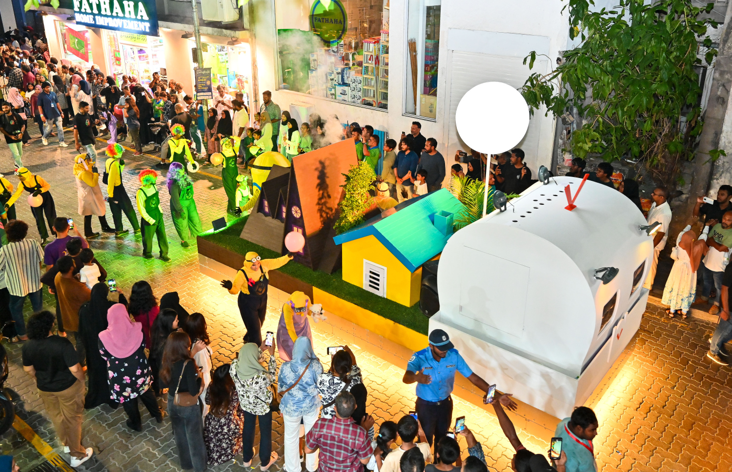 މި އަހަރުގެ މިނިވަން ދުވަހުގެ މުނާސަބަތުގައި ބޭއްވި ފުޅަނދުބުރުގެ ތެރެއިން.--- ފޮޓޯ: ފަޔާޒު މޫސާ | މިހާރު