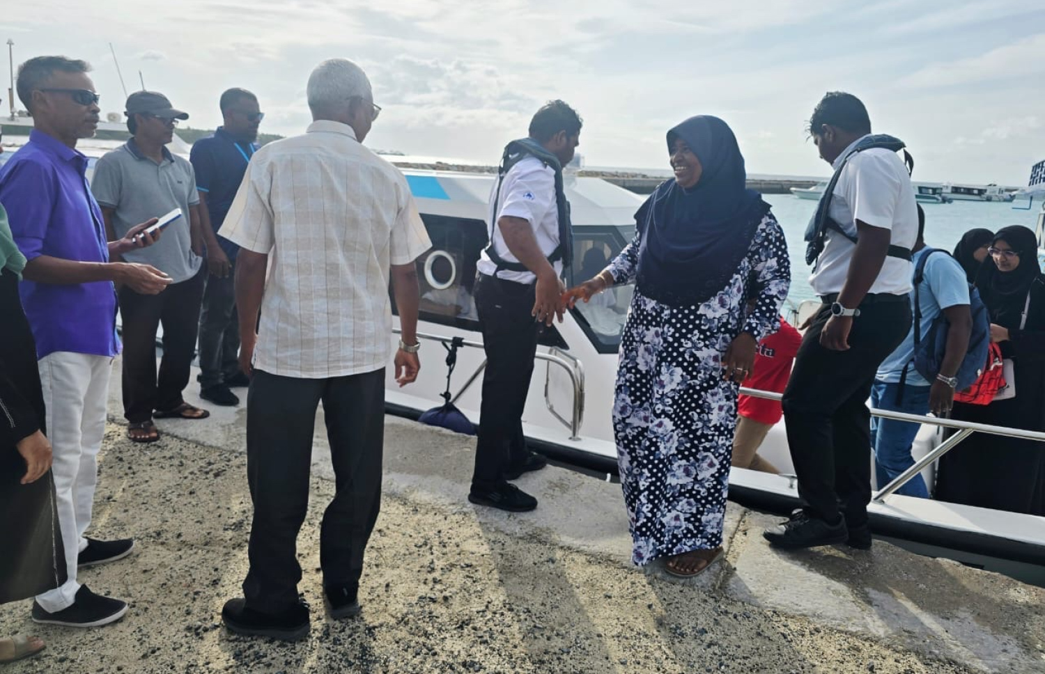 އާރްޓީއެލް ފެރީން ބަޔަކު ފައިބަނީ. --ފޮޓޯ: އެމްޓީސީސީ
