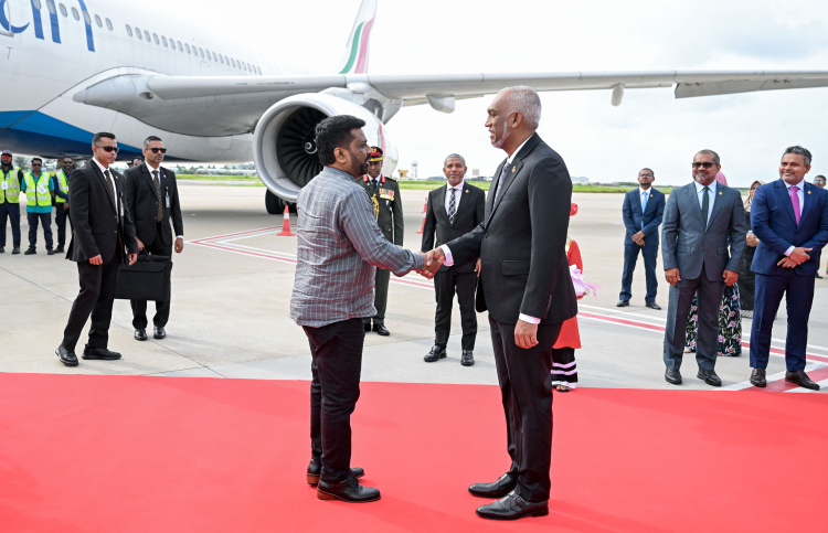 Raees Muizzuge dhekanbalun anna aadhiththa dhuvahu lanka ah vadaigannavanee