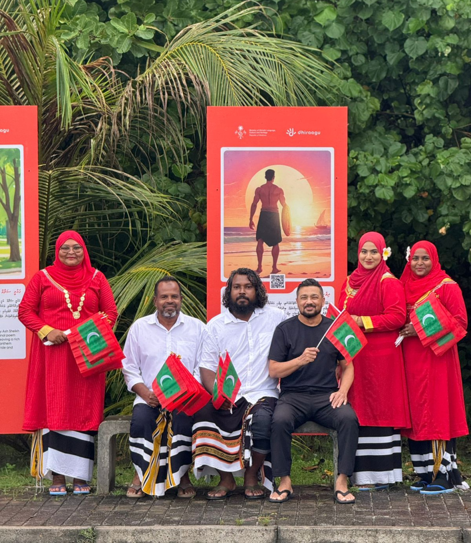 މިދިޔަ ހުކުރު ދުވަހު ފާހަގަކުރި ރާއްޖޭގެ 60 ވަނަ މިނިވަން ދުވަހާ ގުޅުވައިގެން ދިރާގުން ރާއްޖޭގެ އެކި ސަރަހައްދުތަކުގައި ބޭއްވި "ސްޓްރީޓް އެގްޒިބިޝަން".-- ފޮޓޯ: ދިރާގު