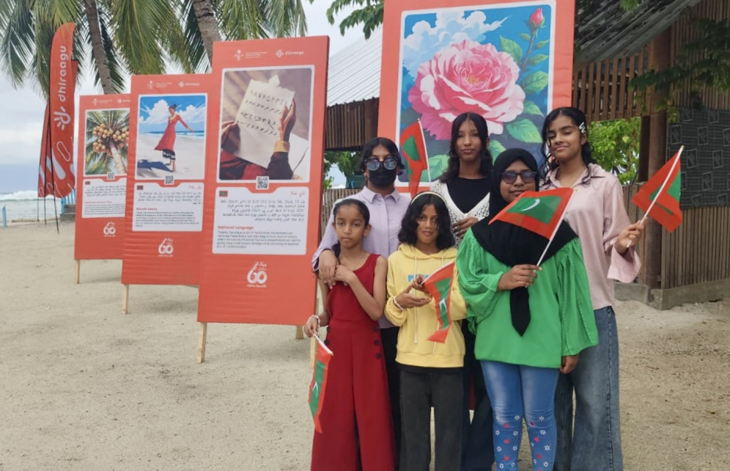 މިދިޔަ ހުކުރު ދުވަހު ފާހަގަކުރި ރާއްޖޭގެ 60 ވަނަ މިނިވަން ދުވަހާ ގުޅުވައިގެން ދިރާގުން ރާއްޖޭގެ އެކި ސަރަހައްދުތަކުގައި ބޭއްވި "ސްޓްރީޓް އެގްޒިބިޝަން".-- ފޮޓޯ: ދިރާގު