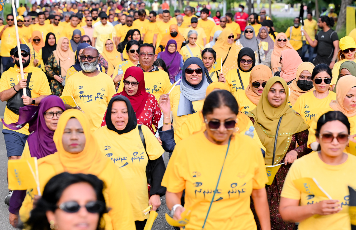 އެމްޑީޕީގެ 20 ވަނަ އަހަރީ ދުވަހުގެ މުނާސަބަތުގައި ސެންޓްރަލް ޕާކްގައި މިއަދު ބޭއްވި "ރަން ރީނދޫ" ދުވުމުގައި އެޕާޓީގެ މެމްބަަރަކު ބައިވެރިވަނީ.-- ފޮޓޯ: ނިޝާން އަލީ | މިހާރު