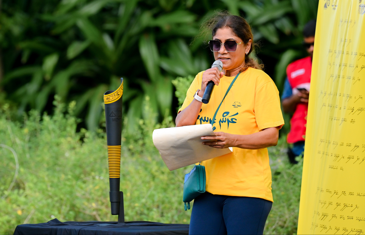 އެމްޑީޕީގެ 20 ވަނަ އަހަރީ ދުވަހުގެ މުނާސަބަތުގައި ސެންޓްރަލް ޕާކްގައި މިއަދު ބޭއްވި "ރަން ރީނދޫ" ދުވުމުގައި ކުރީގެ ޑިފެންސް މިނިސްޓަރު މާރިޔާ އަހްމަދު ދީދީ ވާހަކަ ދައްކަވަނީ .-- ފޮޓޯ: ނިޝާން އަލީ | މިހާރު