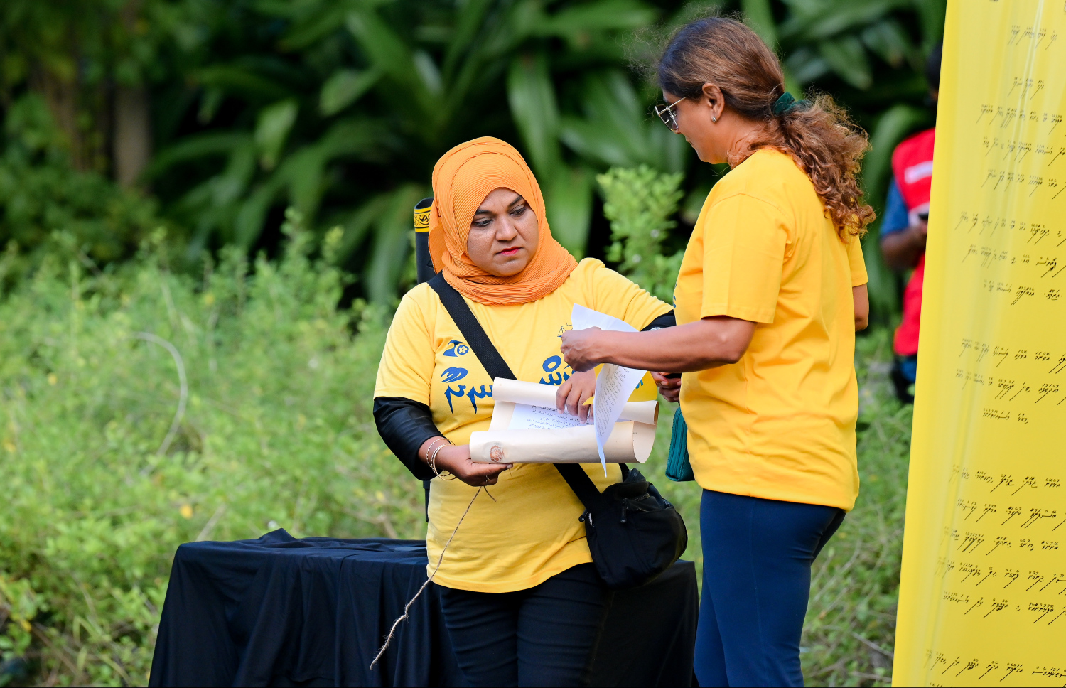 އެމްޑީޕީގެ 20 ވަނަ އަހަރީ ދުވަހުގެ މުނާސަބަތުގައި ސެންޓްރަލް ޕާކްގައި މިއަދު ބޭއްވި "ރަން ރީނދޫ" ދުވުމުގައި ކުރީގެ ޑިފެންސް މިނިސްޓަރު މާރިޔާ އަހްމަދު ދީދީ އަދި އެޕާޓީގެ ބައެއް މެމްބަރުން ބައިވެރިވަނީ.-- ފޮޓޯ: ނިޝާން އަލީ | މިހާރު