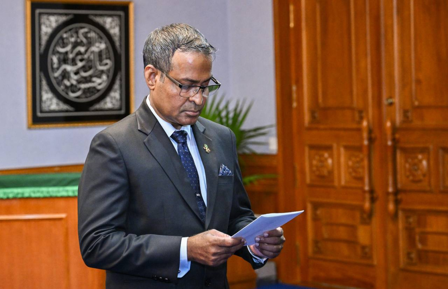 ޣަނީ، އުއްތަމަ ފަނޑިޔާރުގެ މަގާމުގެ ހުވާ ރައީސް އޮފީހުގައި މިއަދު ކުރައްވަނީ.---ފޮޓޯ: ރައީސް އޮފީސް