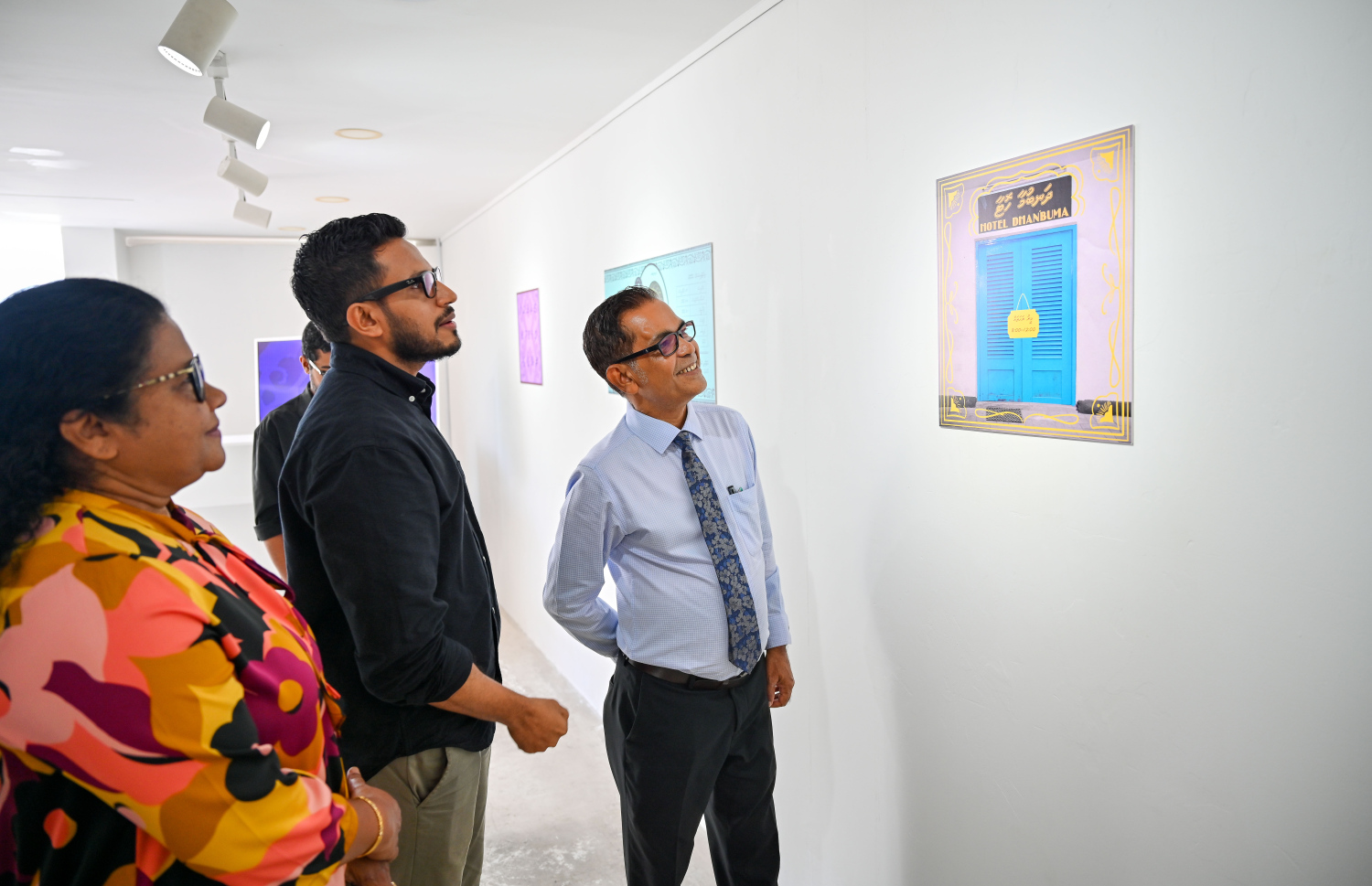 ލޫޕް ކްރާފްޓުގެ ސީއީއޯ މުހައްމަދު ޝަމްހީލާއި މުހައްމަދު ސަލީމް ފޮންޓުގެ ލިޔުންތައް ބައްލަވާލައްވަނީ. -- ފޮޓޯ: ނިޝާން އަލީ | މިހާރު