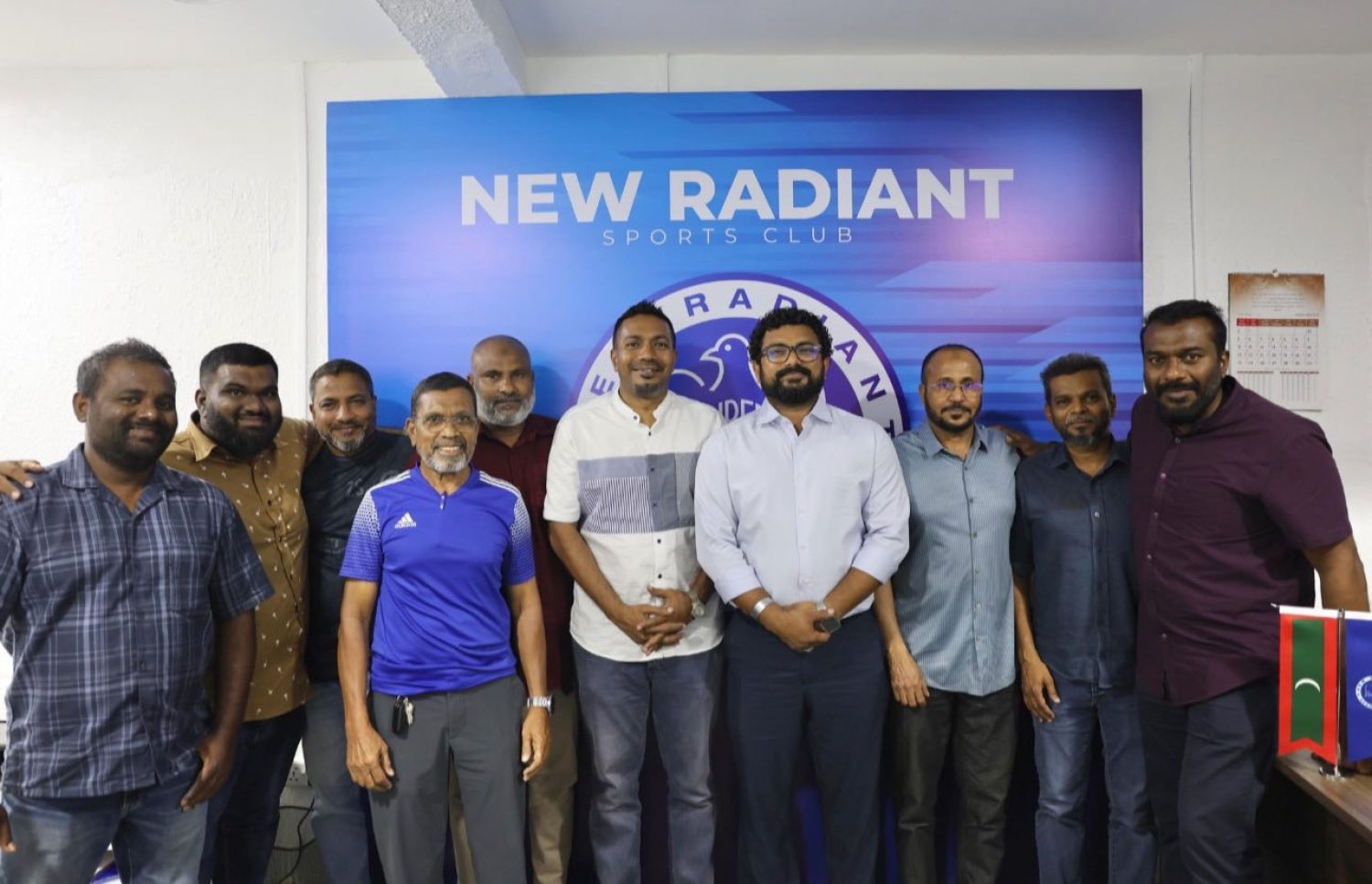 ނިއުގެ ބޯޑުގެ ބައެއް މެންބަރުން: ސަސްގެ ނިންމުގައި ނިއުގެ މެނޭޖްމެންޓަށް ވެސް ވަނީ ތުހުމަތުގެ އިނގިލި އަމާޒު ވެފައޮ. --- ފައިލް ފޮޓޯ: ނިއު