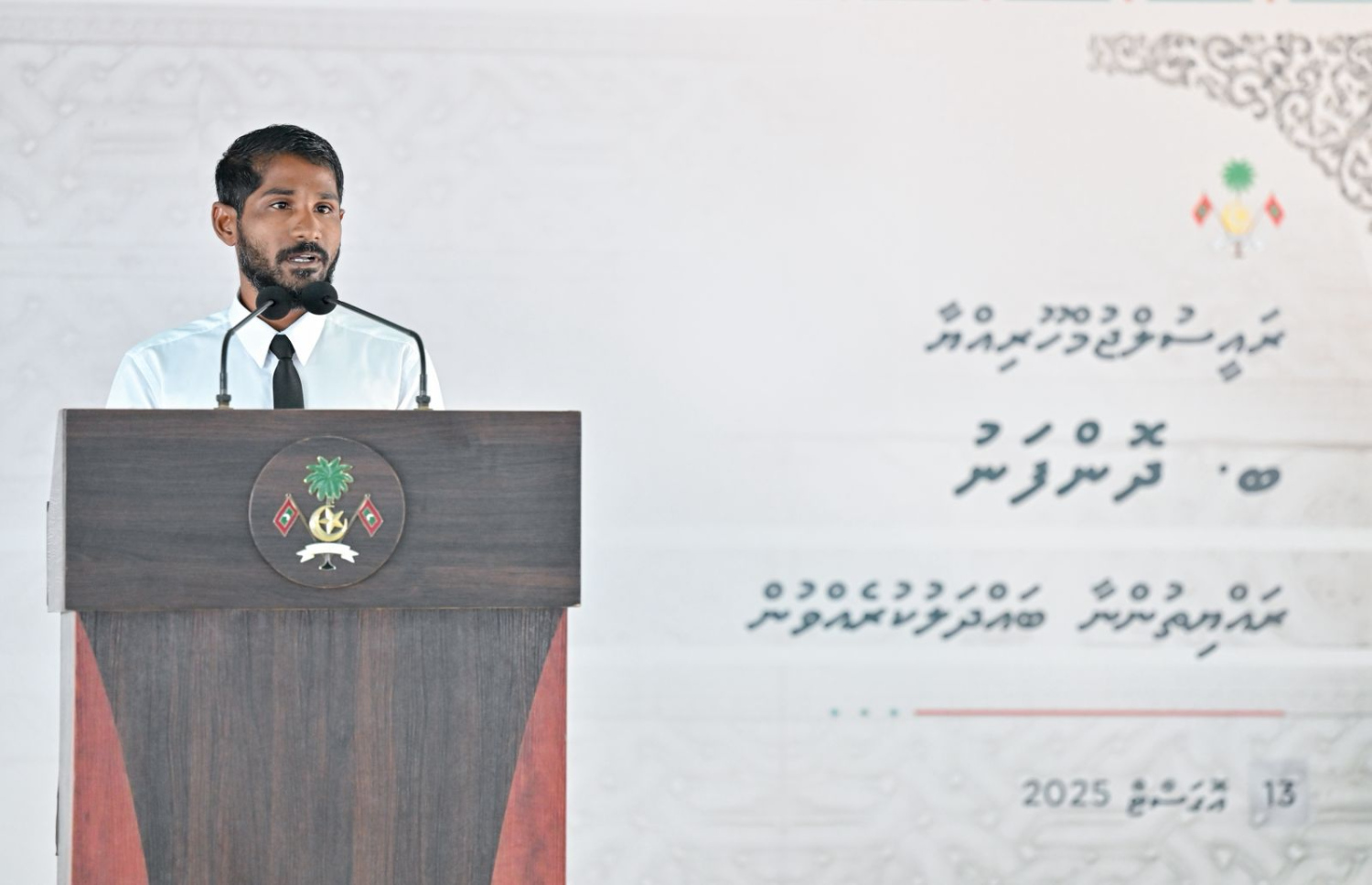 ބ. ދޮންފަނު ކައުންސިލްގެ ރައީސް އަހުމަދު އިރުޝާދު ޖަލްސާގައި ވާހަކަަ ދައްކަވަނީ