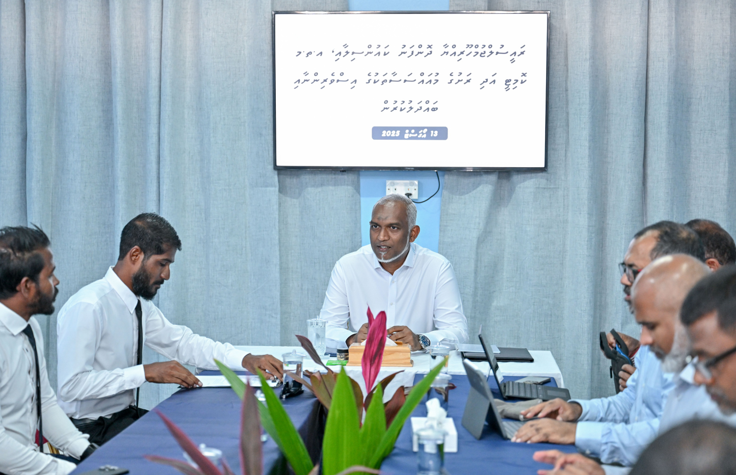 ރައީސް މުއިއްޒު ދޮންފަނު ކައުންސިލާ މިއަދު ބައްދަލުކުރައްވަނީ.---ފޮޓޯ: ރައީސް އޮފީސް