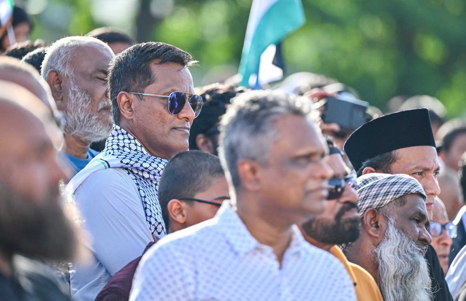 އިޒްރޭލުގެ ޖަރީމާތަކާ ދެކޮޅަށް މިއަދު ބޭއްވި ބޮޑު އެއްވުމުގައި ކުރީގެ ހޯމް މިނިސްޓަރު އުމަރު ނަސީރު ބައިވެރިވެވަޑައިގަންނަވަނީ.--- ފޮޓޯ: ފަޔާޒު މޫސާ | މިހާރު