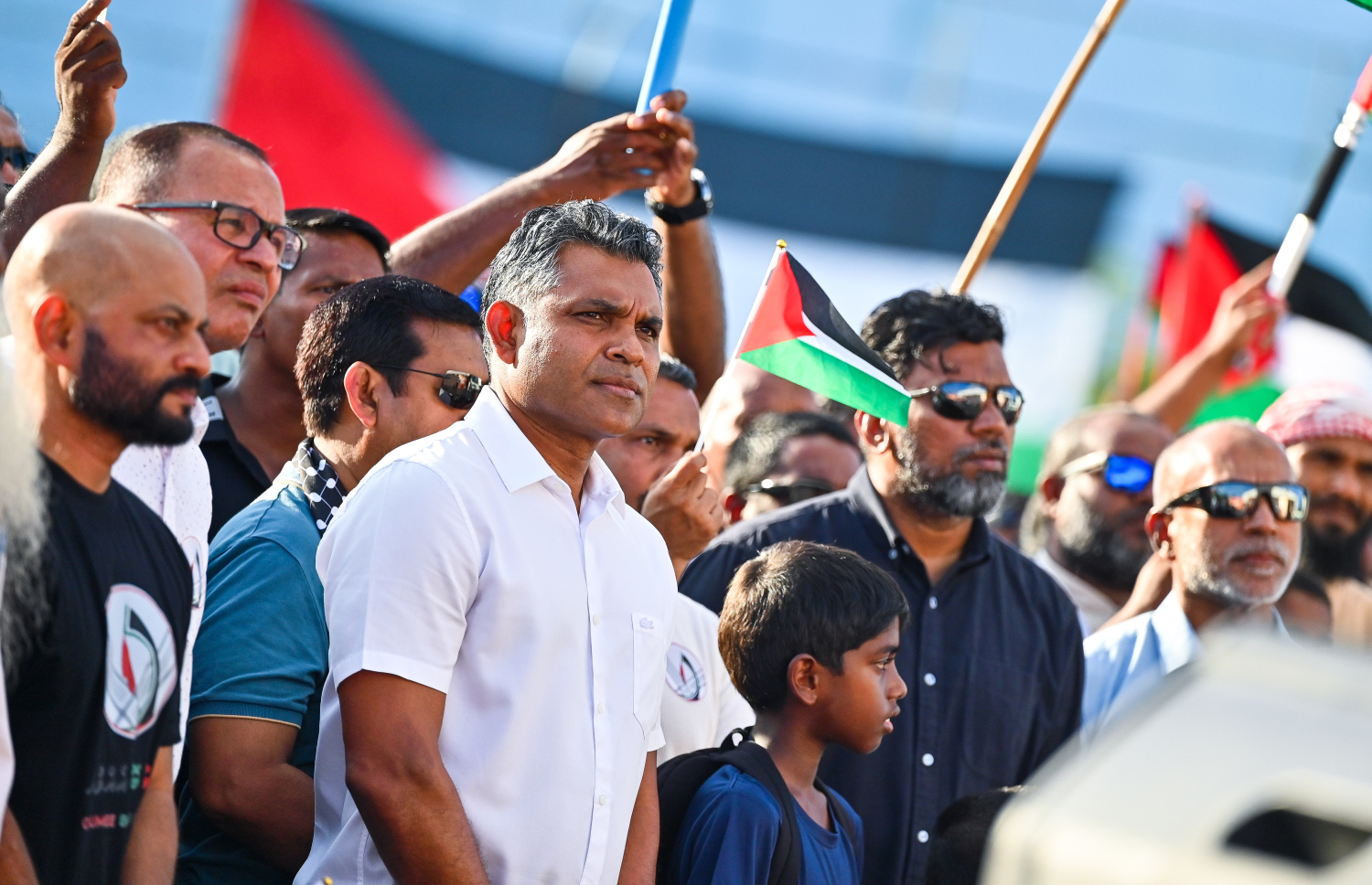 އިޒްރޭލުގެ ޖަރީމާތަކާ ދެކޮޅަށް މިއަދު ބޭއްވި ބޮޑު އެއްވުމުގައި ކުރީގެ ނައިބު ރައީސް ފައިސަލް ނަސީމް ބައިވެރިވެވަޑައިގަންނަވަނީ.--- ފޮޓޯ: ފަޔާޒު މޫސާ | މިހާރު