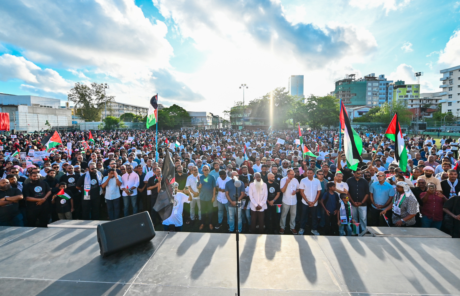 އިޒްރޭލުގެ ޖަރީމާތަކާ ދެކޮޅަށް އެތައް ހާސް ދިވެހިންނެއް ނުކުމެ އަޑުއުފުލުން