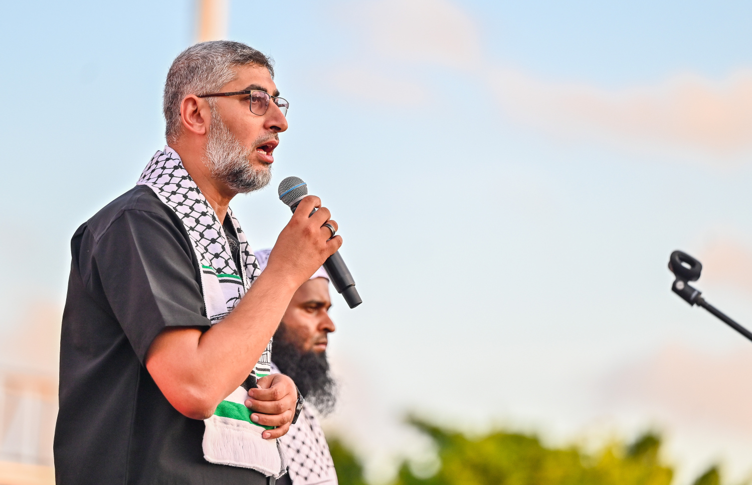 މޯލްޑިވްސް އިސްލާމިކް ޔުނިވަސިޓީގެ ޕްރޮފެސަރު ޑރ. ހަސަން އަލް ކުރުދީ، އިޒްރޭލާ ދެކޮޅަށް މިއަދުގެ އެއްވުމުގައި އަޑުއުފުލަނީ: އޭނާއަކީ ފަލަސްތީނުގެ ރައްޔިތެއް.--- ފޮޓޯ: ފަޔާޒު މޫސާ | މިހާރު