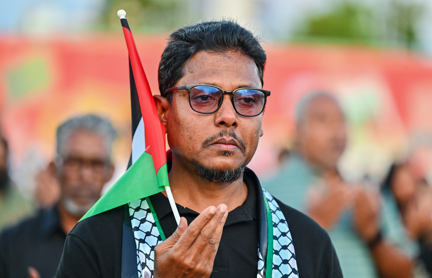 އިޒްރޭލުގެ ޖަރީމާތަކާ ދެކޮޅަށް މިއަދު ބޭއްވި ބޮޑު އެއްވުން ނިންމާލުމުގެ ގޮތުން ކުރި ދުއާގައި މިހާކު ބައިވެރިވަނީ.--- ފޮޓޯ: ފަޔާޒު މޫސާ | މިހާރު