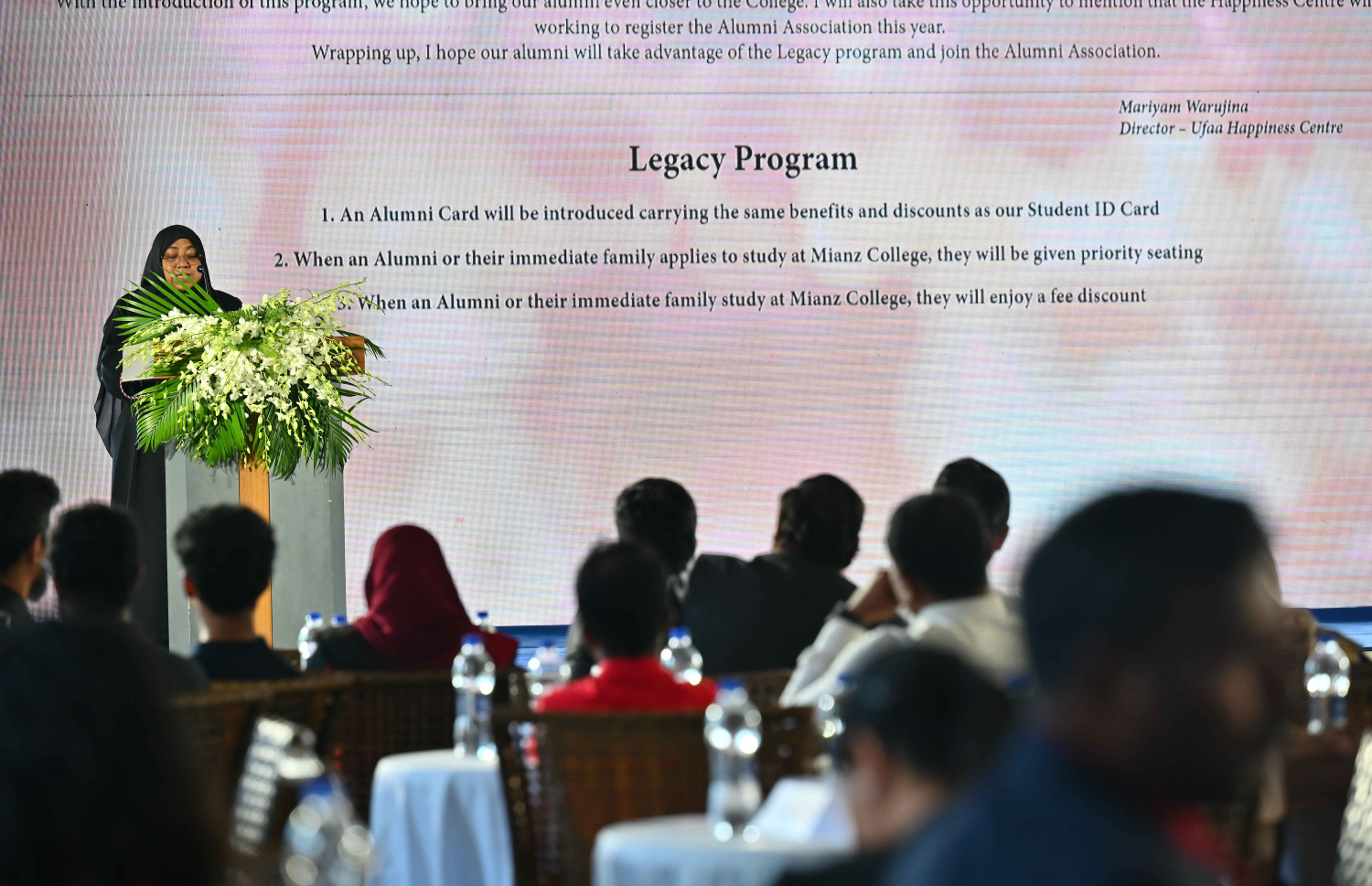 މިއާންޒް ކޮލެޖުގެ 19 ވަނަ އަހަރީ ދުވަހުގެ ޖަލްސާގައި ބައިވެރިވި ބައެއް މީހުން.--- ފޮޓޯ: ނިޝާން އަލީ | މިހާރު