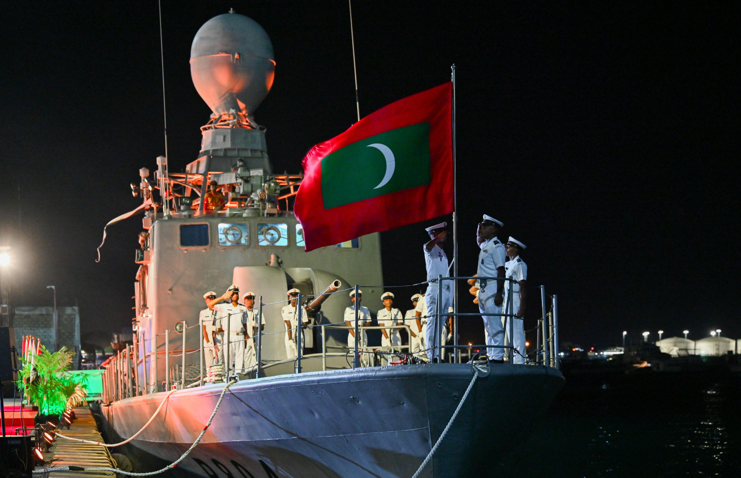 ތުރުކީން ރާއްޖެއަށް ހަދިޔާކުރި މަނަވަރު ހަވާލުކުރުން