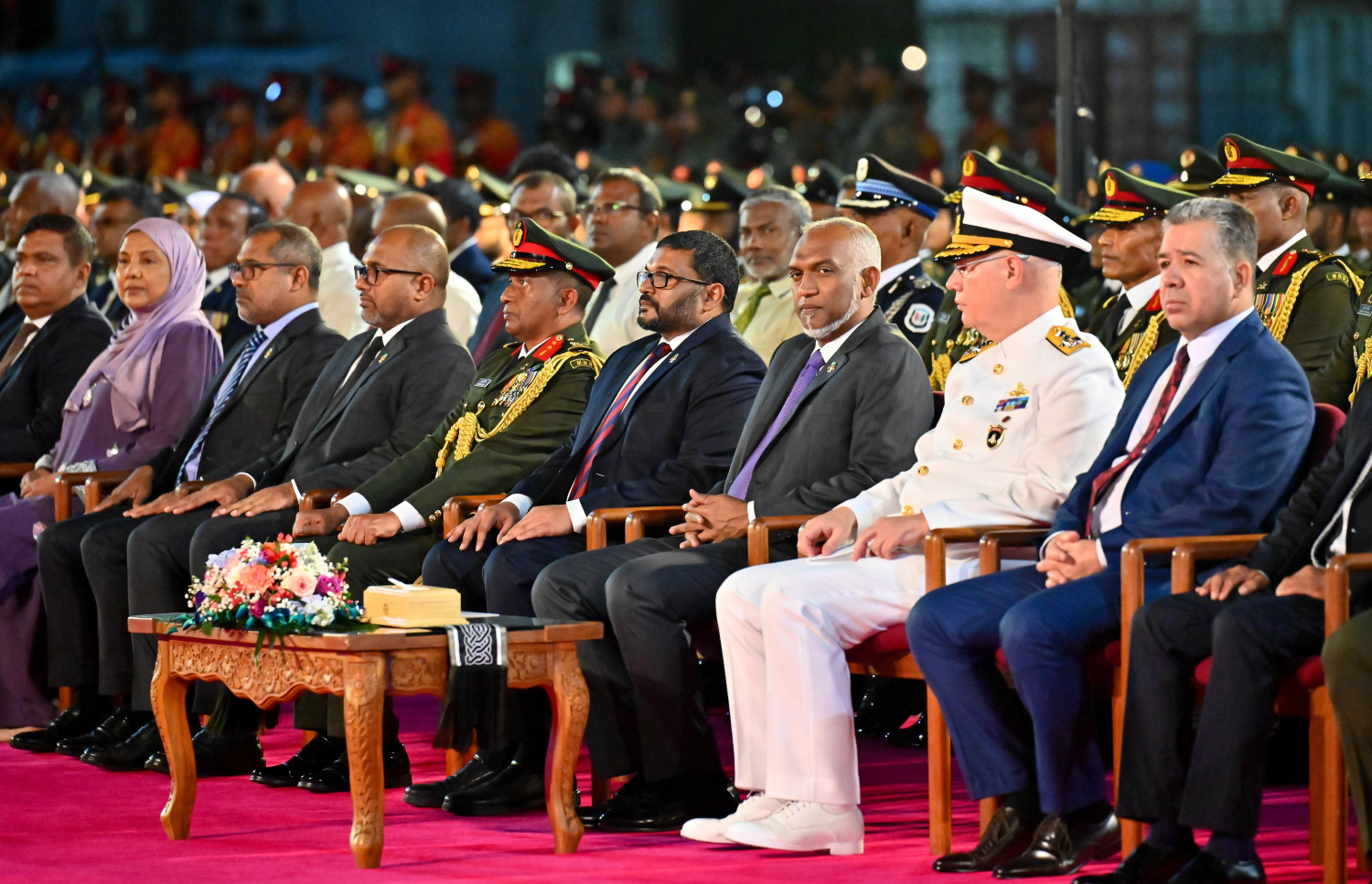 ތުރުކީ ސަރުކާރުން ހަދިޔާކުރާ އަސްކަރީ މަނަވަރު ޓީސީޖީ ވޮލްކަން (ޕީ-343) އެމްއެންޑީއެފާ ރަސްމީކޮށް ހަވާލުކުރުމަށް ރޭ ހުޅުމާލެ އެމްޕީއެލް ސަރަހައްދުގައި ބޭއްވި ހާއްސަ ރަސްމިއްޔާތުގައި ރައީސް ޑރ. މުހައްމަދު މުއިއްޒުގެ އިތުރުން ސަރުކާރުގެ ބައެއް އިސްވެރިން ބައިވެރިވެވަޑައިގަންނަވަނީ.-- ފޮޓޯ: ނިޝާން އަލީ | މިހާރު