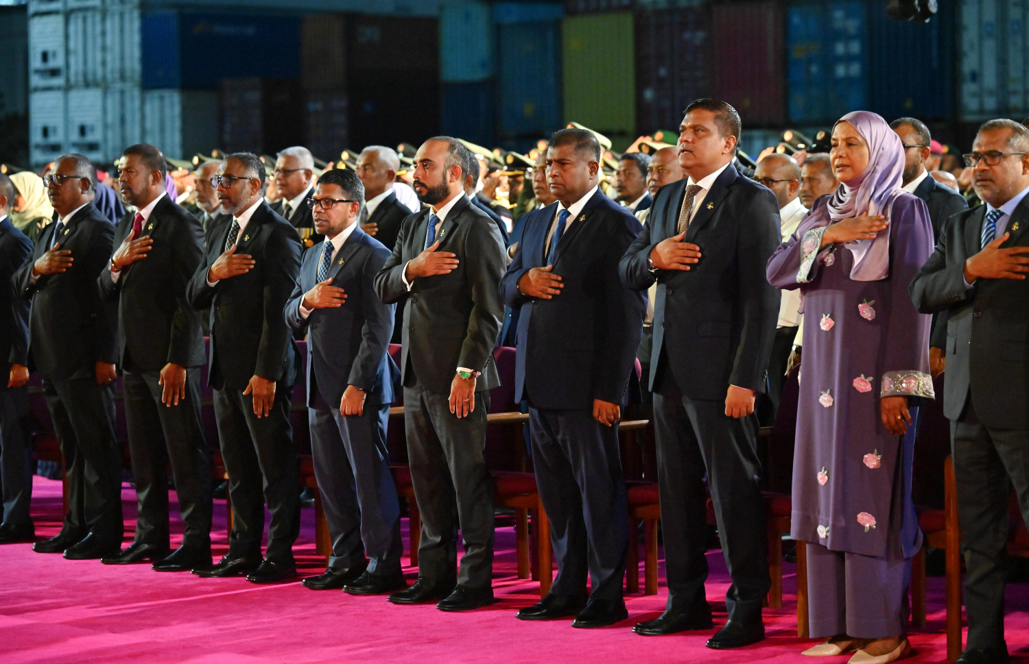 ތުރުކީ ސަރުކާރުން ހަދިޔާކުރާ އަސްކަރީ މަނަވަރު ޓީސީޖީ ވޮލްކަން (ޕީ-343) އެމްއެންޑީއެފާ ރަސްމީކޮށް ހަވާލުކުރުމަށް ރޭ ހުޅުމާލެ އެމްޕީއެލް ސަރަހައްދުގައި ބޭއްވި ހާއްސަ ރަސްމިއްޔާތުގައި  ސަރުކާރުގެ ބައެއް އިސްވެރިން ބައިވެރިވެވަޑައިގަންނަވަނީ.-- ފޮޓޯ: ނިޝާން އަލީ | މިހާރު