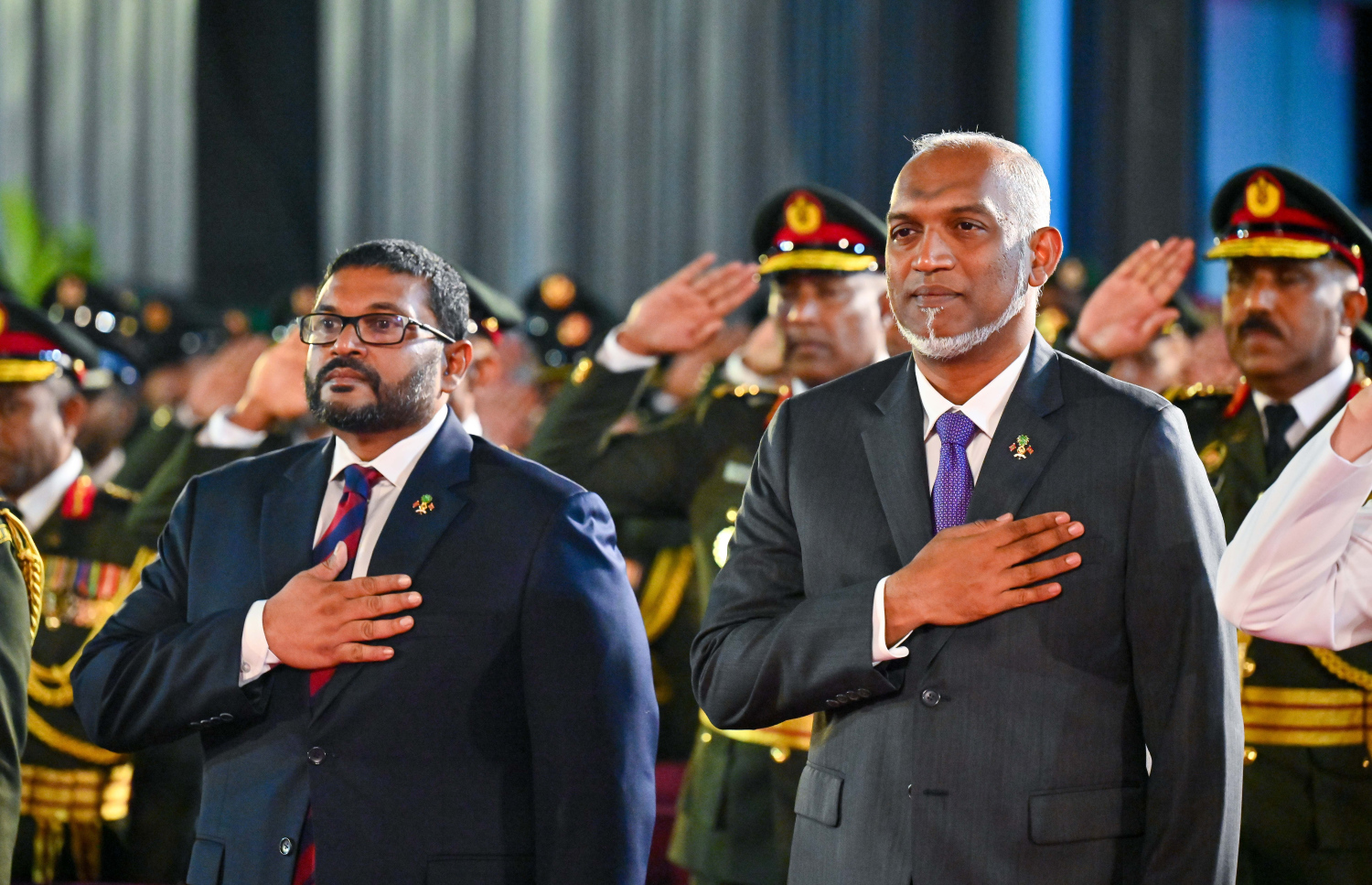 ތުރުކީ ސަރުކާރުން ހަދިޔާކުރާ އަސްކަރީ މަނަވަރު ޓީސީޖީ ވޮލްކަން (ޕީ-343) އެމްއެންޑީއެފާ ރަސްމީކޮށް ހަވާލުކުރުމަށް ރޭ ހުޅުމާލެ އެމްޕީއެލް ސަރަހައްދުގައި ބޭއްވި ހާއްސަ ރަސްމިއްޔާތުގައި ރައީސް ޑރ. މުހައްމަދު މުއިއްޒު އަދި ޑިފެންސް މިނިސްޓަރު ގައްސާން މައުމޫން ބައިވެރިވެވަޑައިގަންނަވަނީ.-- ފޮޓޯ: ނިޝާން އަލީ | މިހާރު