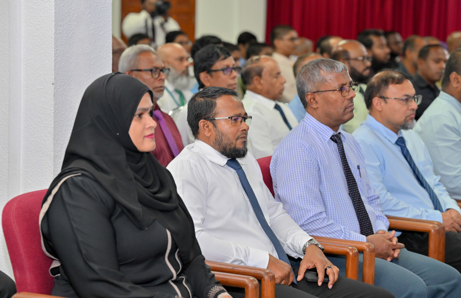 ޒަކާތު ފަންޑުން ދޭ ސްކޮލަޝިޕްގެ ފުރުސަތު ލިބުނު ފަރާތްތަކަށް ލިޔުން ހަވާލުކުރުމަށް ބޭއްވި ރަސްމިއްޔާތު -- ފޮޓޯ: ރައީސް އޮފީސް