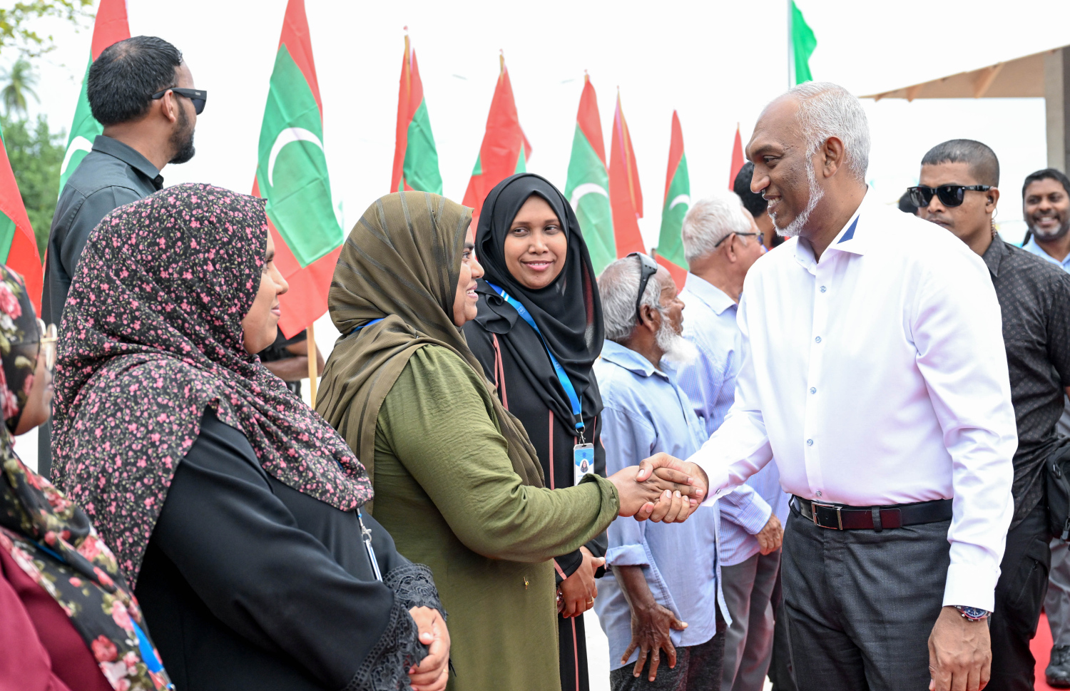 ރައީސް މުއިއްޒު މިއަދު ތޮއްޑު އަށް ވަޑައިގަތުމުން މަރުހަބާ ދަންނަވަނީ.