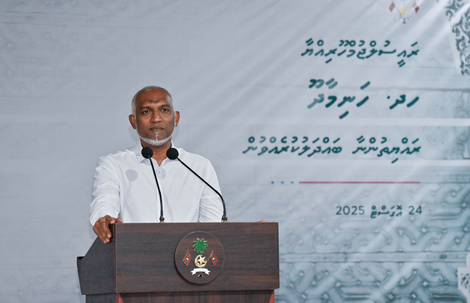 ރައީސް ޑރ. މުހައްމަދު މުއިއްޒު ހަނިމާދޫ ރައްޔިތުންނާ ބައްދަލުކުރައްވައި ވަހަކަފުޅު ދައްކަވަނީ--- ފޮޓޯ: ރައީސް އޮފީސް