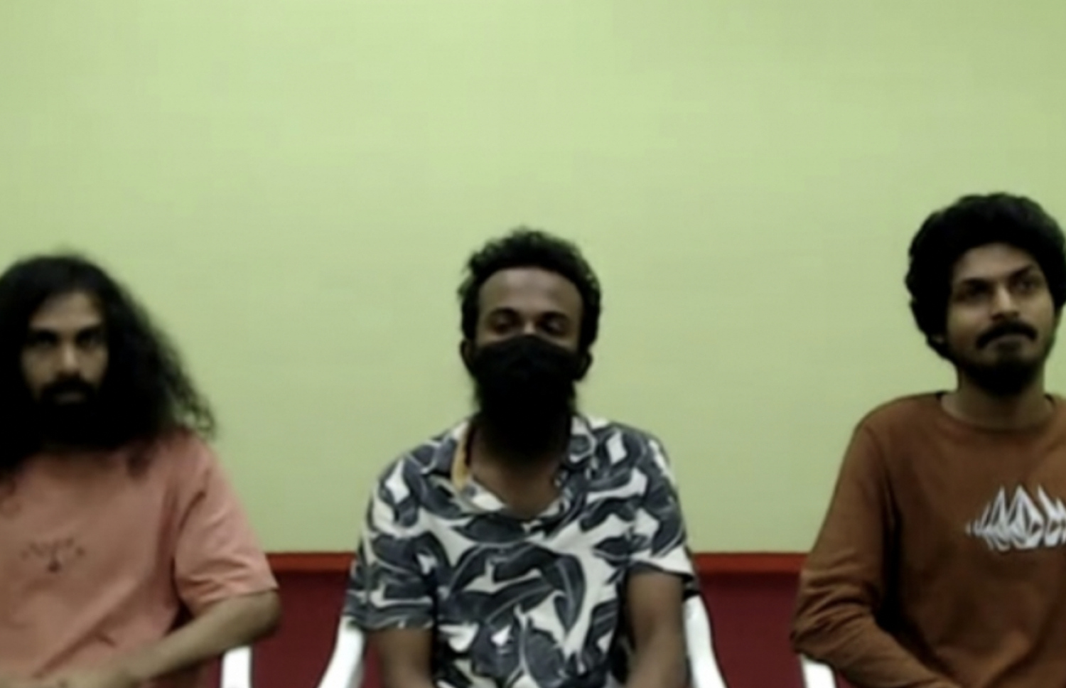 ދައުވާލިބުނު ޝަރަފް (ކ) ގައި އަދި ޝަމީމް (މ) ގައި މާޒިން (ވ) ގައި