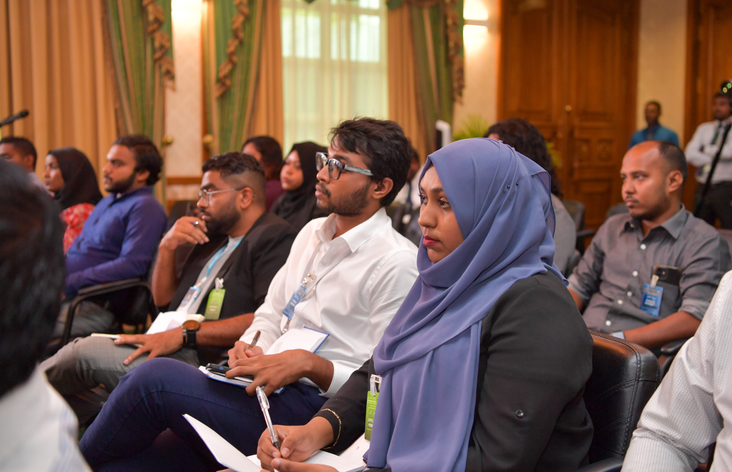 ނޫސްވެރިންތަކެއް ރައީސް އޮފީހުގެ ޕްރެސްއެއްގައި: މީޑިއާ ރެގިއުލޭޓް ކުރަން ހުށަހަޅާފައިވާ ބިލަކީ ނޫސްވެރިކަމުގެ މިނިވަންކަން ނެތިގެންދާ ބިލެއް ކަމަށް އެމްއެމްސީ އާއި އެމްޖޭއޭ އިން ވަނީ ބުނެފައި.