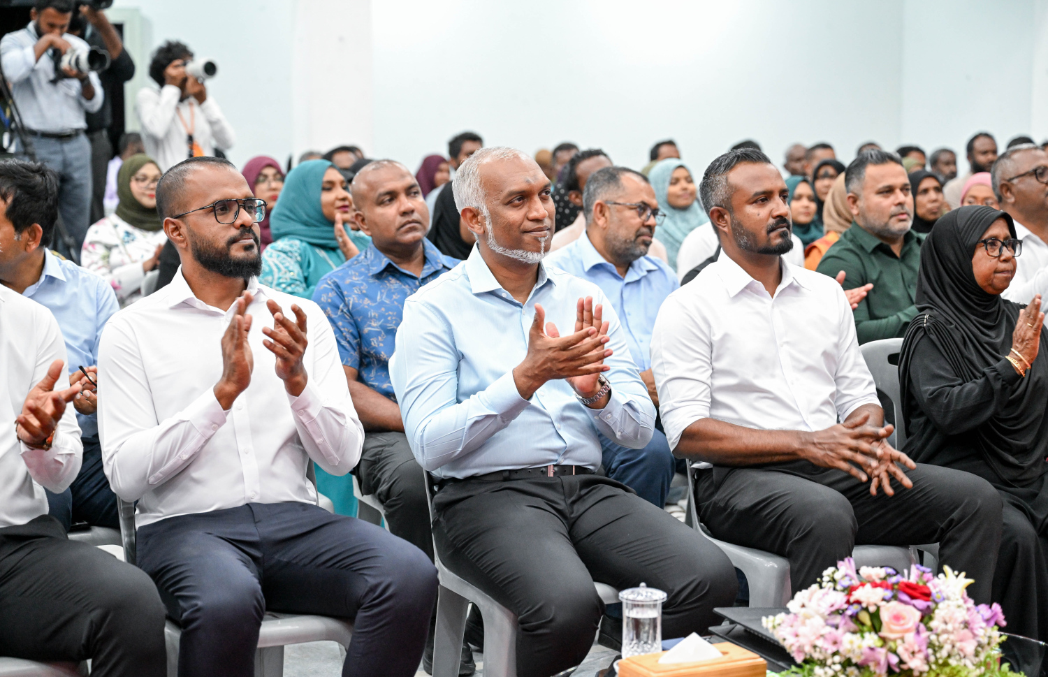 ކުޅުދުއްފުށީގައި މިރޭ ބޭއްވި ޖަލްސާގައި ރައީސް މުއިއްޒު ބައިވެރިވެވަޑައިގަންނަވަނީ.