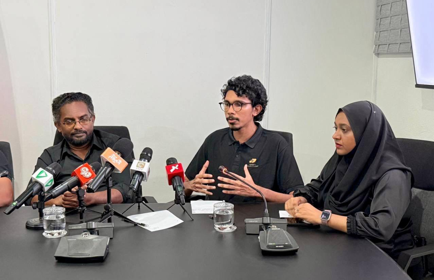 އެމްއެމްސީން މިރޭ ބޭއްވި ނިއުސް ކޮންފަރެންސްގައި އެ ކޮމިޝަންގެ މެމްބަރު ނަޖާހު ވާހަކަ ދައްވަނީ.---ފޮޓޯ: އެމްއެމްސީ