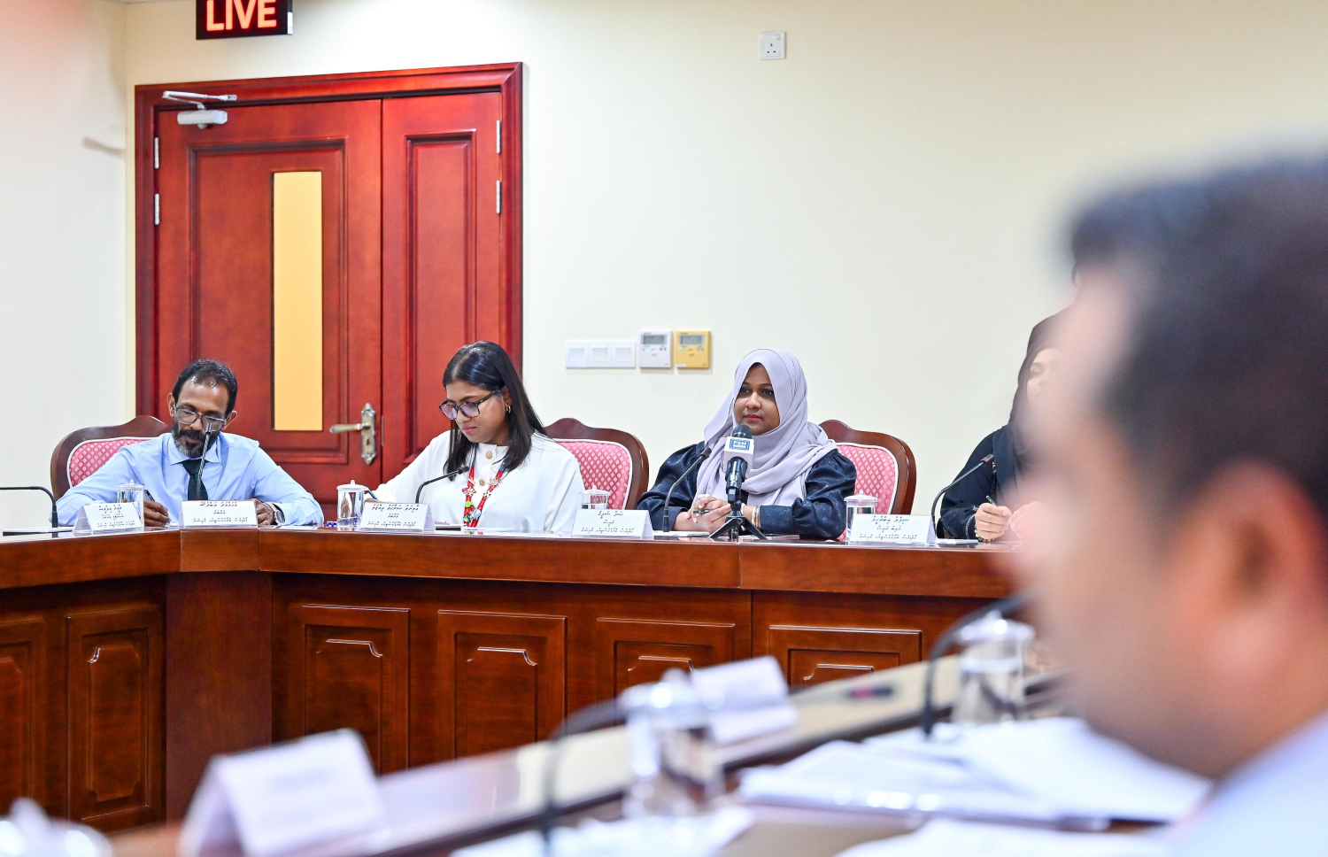 މިނިވަން މުއަސަސާތަކުގެ ކޮމިޓީއަށް ބްރޯޑްކާސްޓިން ކޮމިޝަން ހާޒިރުކުރުން: އެ ކޮމިޝަނުން ވަނީ ބިލާ ދެކޮޅު ކަން ހާމަކުރައްވާފައި - ފޮޓޯ: ފަޔާޒު މޫސާ / މިހާރު