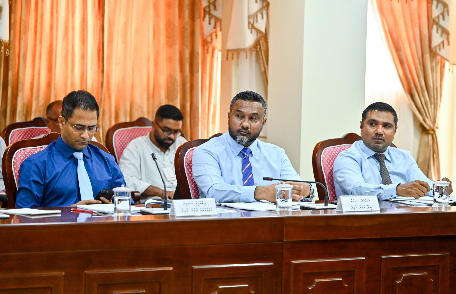 މިނިވަން މުއަސަސާތަކުގެ ކޮމިޓީއަށް ބްރޯޑްކާސްޓިން ކޮމިޝަން ހާޒިރުކުރުން: އެ ކޮމިޝަނުން ވަނީ ބިލާ ދެކޮޅު ކަން ހާމަކުރައްވާފައި - ފޮޓޯ: ފަޔާޒު މޫސާ / މިހާރު